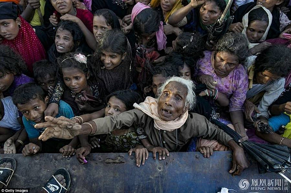 缅甸：担心受到“种族清洗”，38万人逃离国境(组图) - 1