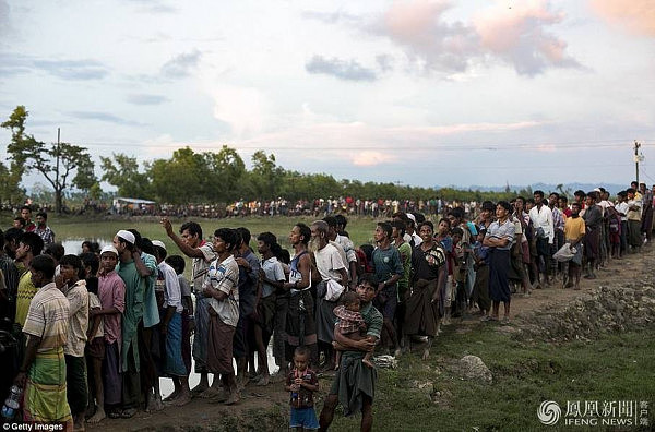 缅甸：担心受到“种族清洗”，38万人逃离国境(组图) - 7