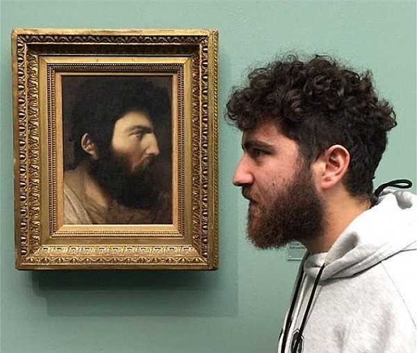 游客在博物馆中撞脸油画 相似度惊人让人惊叹不已（组图） - 3