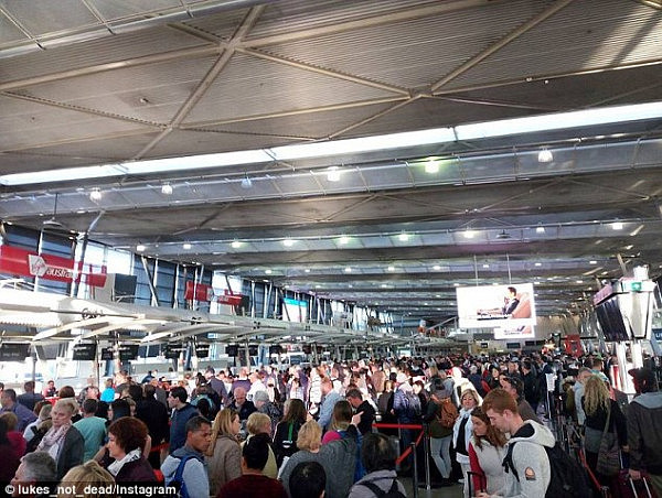 Strong winds have caused cancellations to domestic flights at Sydney Airport on Friday