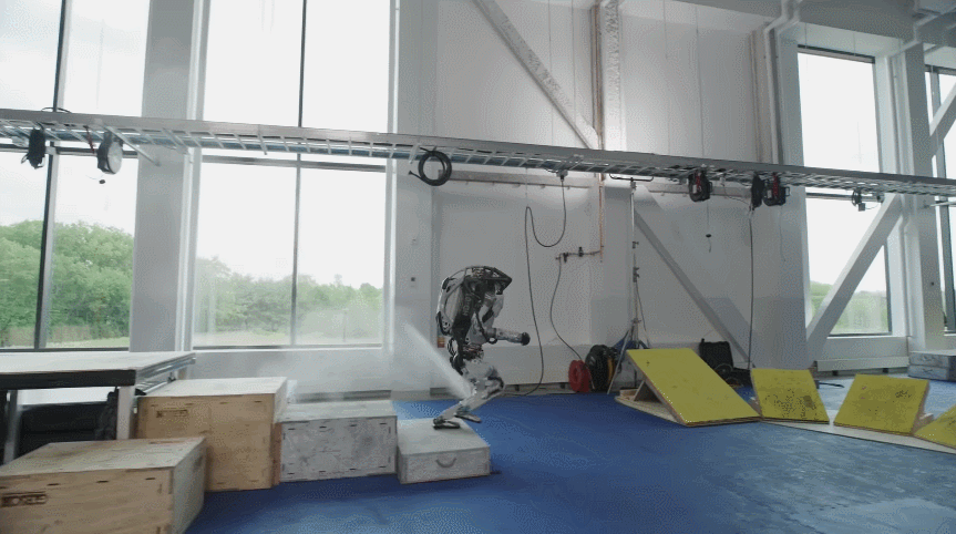 波士顿动力机器人如何“成精”？深扒跑酷王Atlas六年进化 - 15