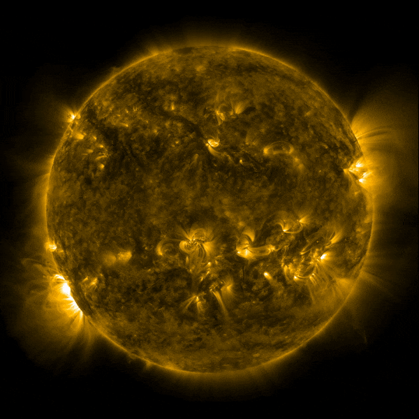 太阳在过去一天内爆发了3次强大的耀斑 - 3