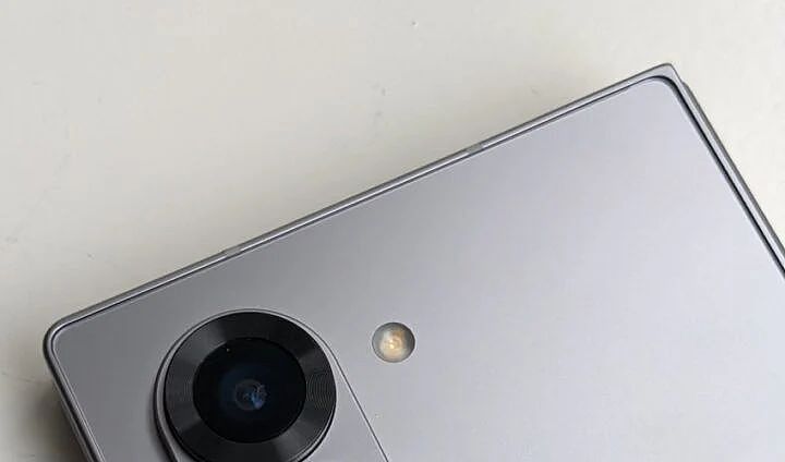三星 Galaxy Z Fold6 手机新图片曝光：更宽、更方正 - 1