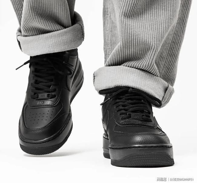 男人鞋柜里必备的“小黑鞋” 这份清单了解下 - 12