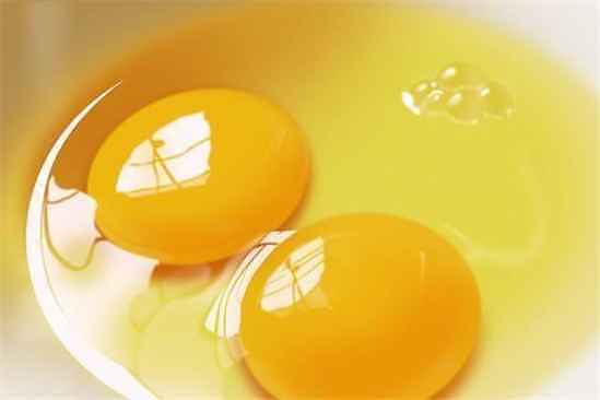 鸡蛋洗头发可以解决头发枯燥吗 鸡蛋洗头用蛋黄吗 - 1