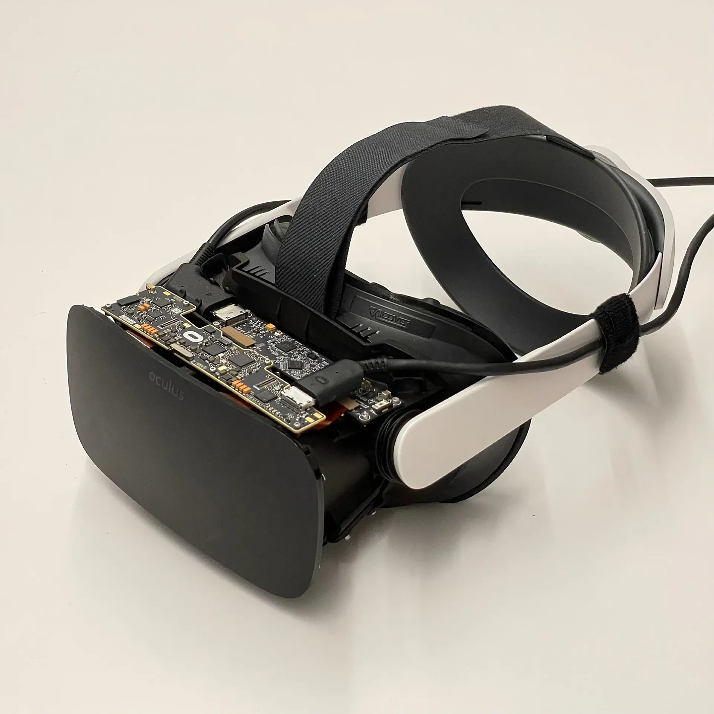 Meta演示四款VR头盔原型 用于测试神秘功能但不出售 - 3