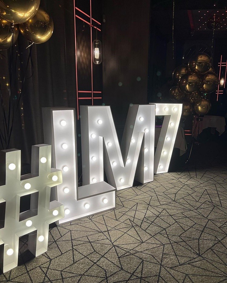 庆祝7获金球?梅西及亲友昨晚举办了主题为“#LM7”的私人派对 - 1