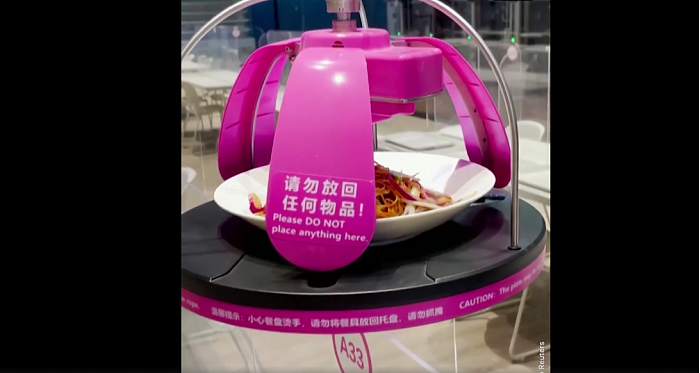 加拿大记者赞叹冬奥村送餐机器人：我看到从天花板上送来的食物 - 1