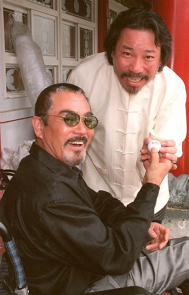 千葉真一2000年拍攝《古惑仔6勝者為王》與影帝陳松勇珍貴合影。(本報系資料照)