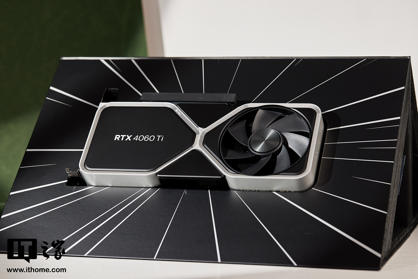 【IT之家开箱】NVIDIA GeForce RTX 4060 Ti 8G 图赏：小巧身材，超低功耗 - 2