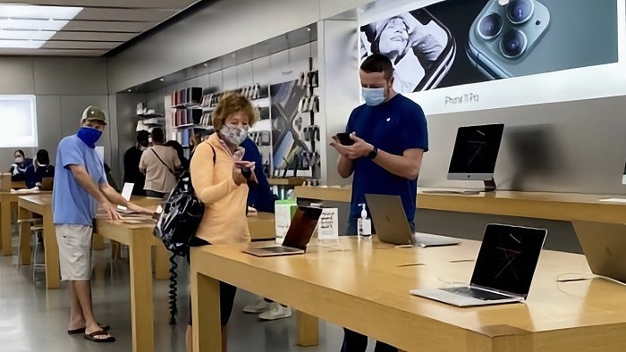 苹果正在考虑取消对苹果零售店员工佩戴口罩的要求 - 1