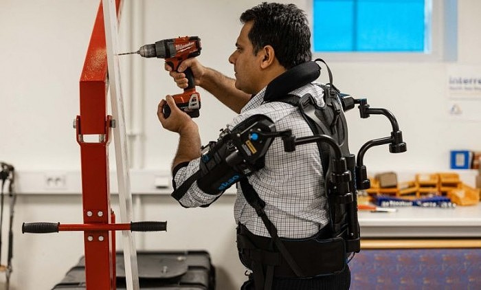 8903-exoskeleton-gives-super-strength-to-manual-workers-780x470.jpeg