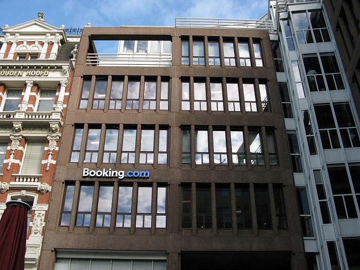 Booking.com将裁减2700个客户服务职位 - 1