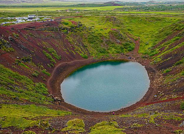 世界上最美的火山口湖在哪？有何特殊之处？ - 1
