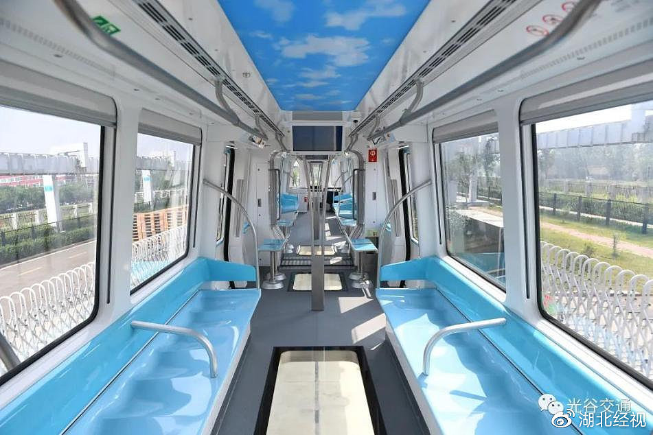 首列“光谷光子号”空轨列车下线：全自动驾驶，270°透明式观景 - 2