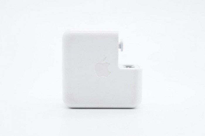 拆解报告：Apple苹果iPod火线12V充电器A1070 - 2