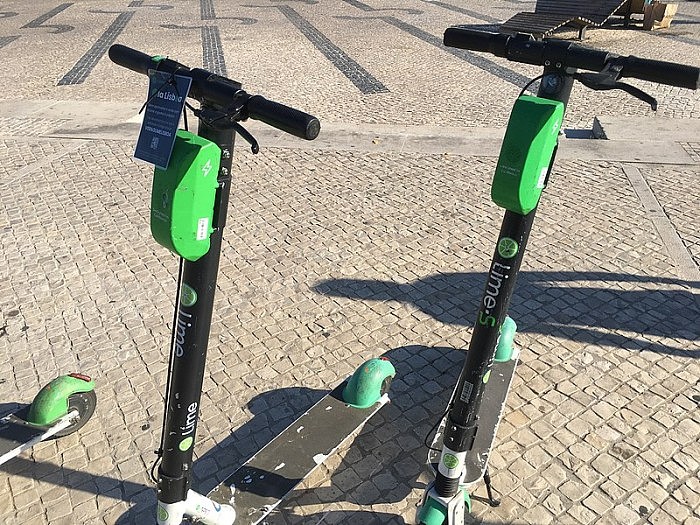 800px-Lime_Electric_Scooter_(Lisbon)_in_2020.02.jpg