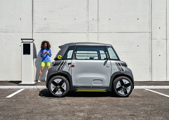 欧宝发布微型Rocks-e电动汽车 一次充电行驶75公里 - 4