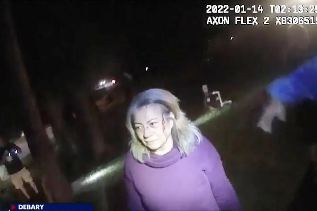 熊出没，注意！美国佛州一女子在自家门口遛狗时被黑熊袭击，导致面部撕裂！ - 3