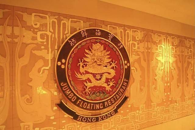 “珍宝海鲜舫”沉船背后的阴谋论，香港娱乐圈背景板辉煌一去不返 - 13