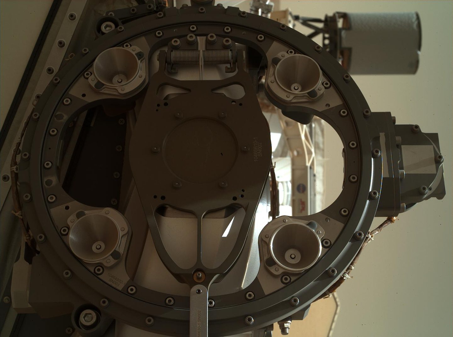 系统工程师谈NASA“毅力号”火星车的机械臂是如何与钻头对接的 - 2