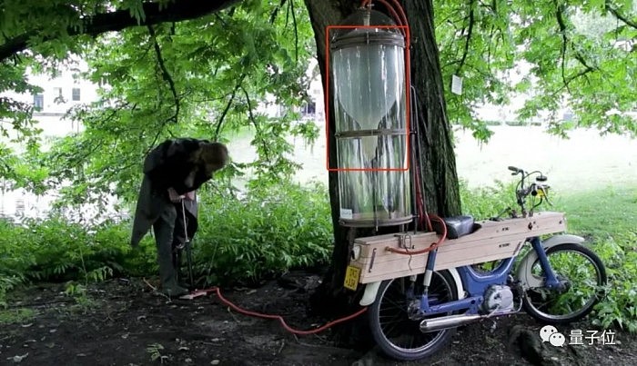 荷兰版手工耿挖8小时沼气 让自制摩托车不花1毛钱飞驰20公里 - 3