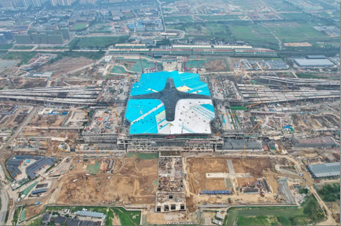 “云之城”杭州西站封顶：披上6.6万平蓝色外衣 - 1