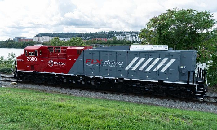 世界上第一辆电池电动货运列车周五在匹兹堡亮相 - 1