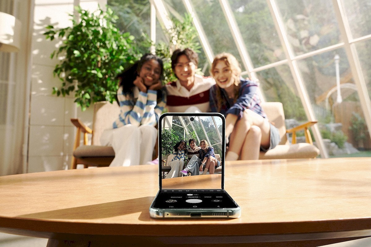 三星 Galaxy Z Flip5 翻盖折叠手机发布：骁龙 8 Gen 2、外屏巨大，售 1050 英镑起 - 10