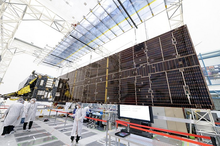 NASA Psyche探测器获得巨大太阳能电池板 用于探测遥远小行星 - 2