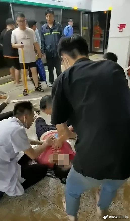 郑州5号线跪地救人的试工医生被用人单位直接录用 - 2