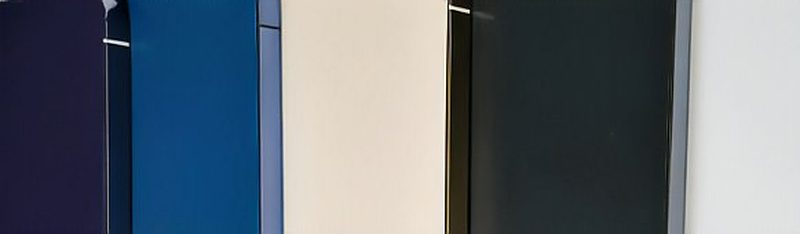 苹果 iPhone 14 Pro 机模展示，包含紫色和深蓝色版本 - 2