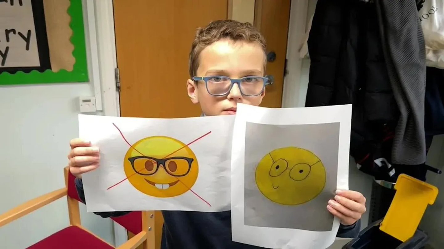 英国 10 岁男孩请愿苹果重新设计“书呆子脸”Emoji - 1