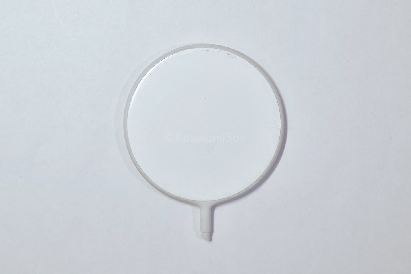 苹果 MagSafe 充电器早期原型曝光：橡胶外壳、Logo 醒目 - 2