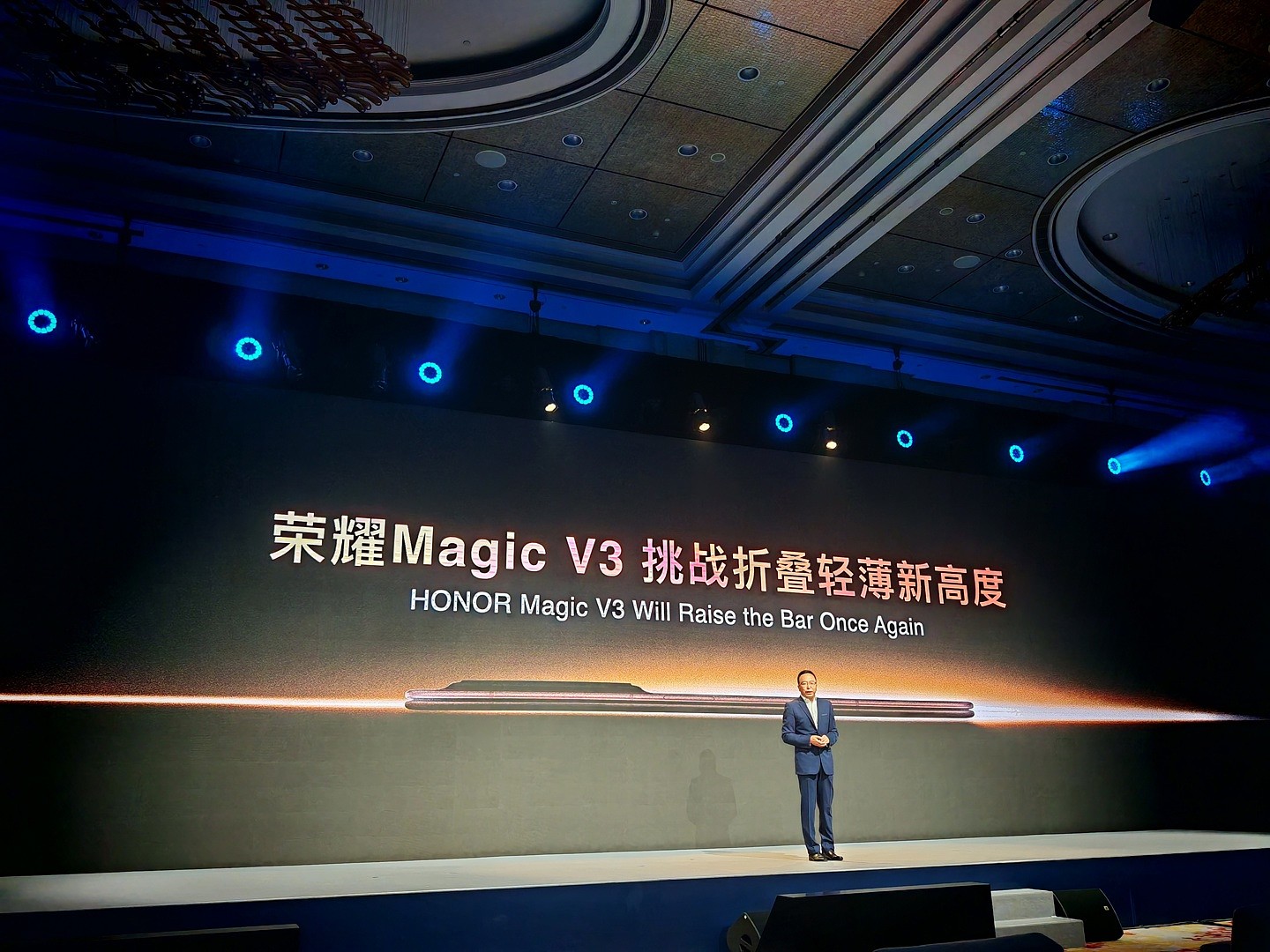 消息称荣耀 Magic V3 折叠屏手机搭载骁龙 8 Gen3 处理器，支持 5.5G、卫星通话 - 1