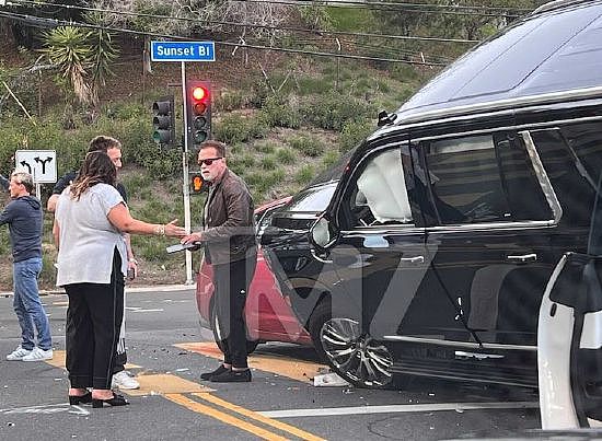 施瓦辛格洛杉矶遭遇车祸 事故造成1女子受伤 - 2