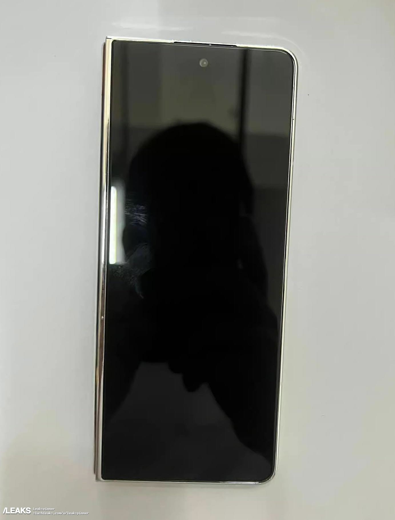 三星 Galaxy Z Fold5 可折叠手机机模照片曝光 - 3