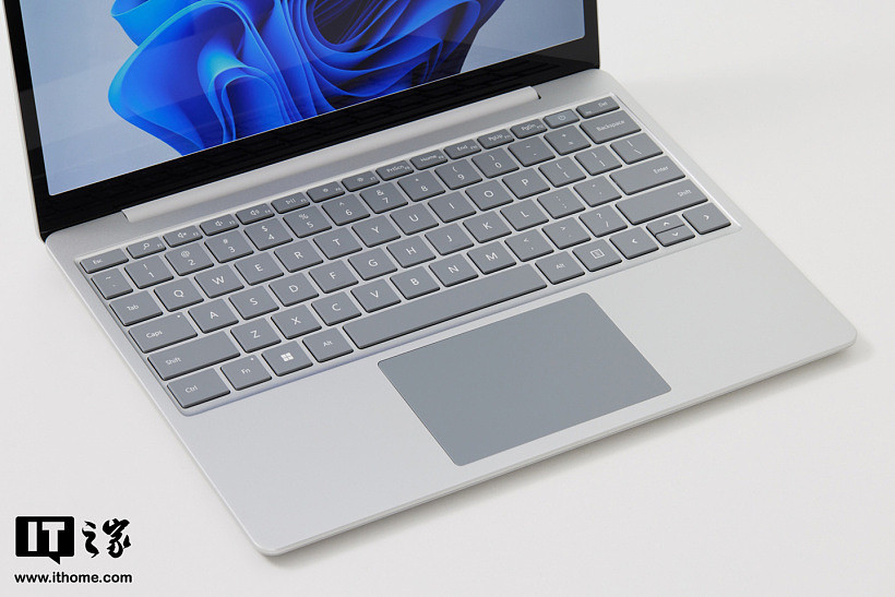 【IT之家开箱】微软 Surface Laptop Go 2 亮铂金图赏 - 7