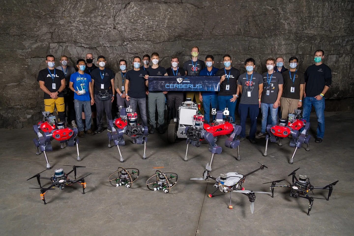 CEREBUS团队的直升机/四足机器人组合赢得DARPA“地下挑战赛”冠军 - 1