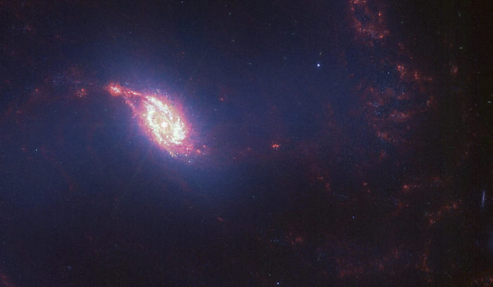 詹姆斯-韦伯望远镜新照片显示了一个奇怪的螺旋星系 - 3