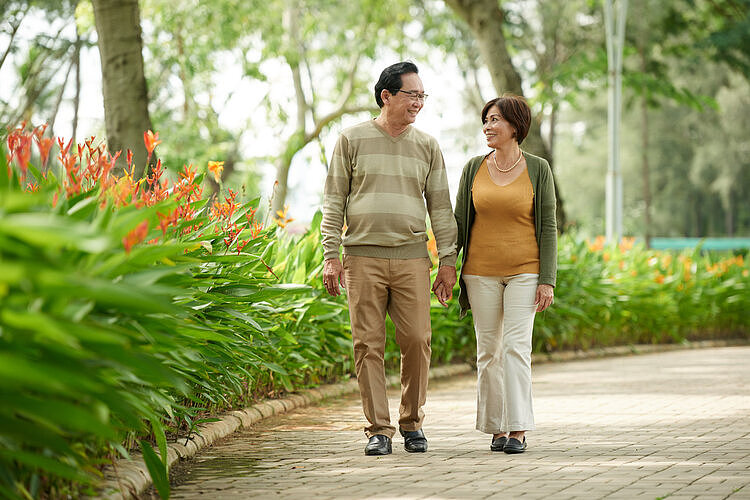 走路快和走路慢，哪种更长寿？47万人研究：走路快，或能多活15年 - 1