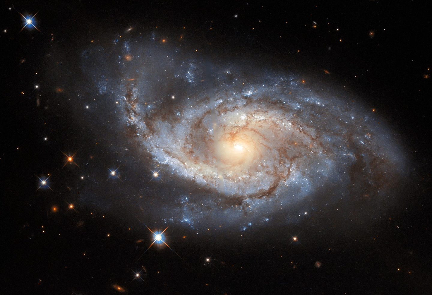 赏析螺旋星系NGC 3318：和我一起“扬帆出海” - 1