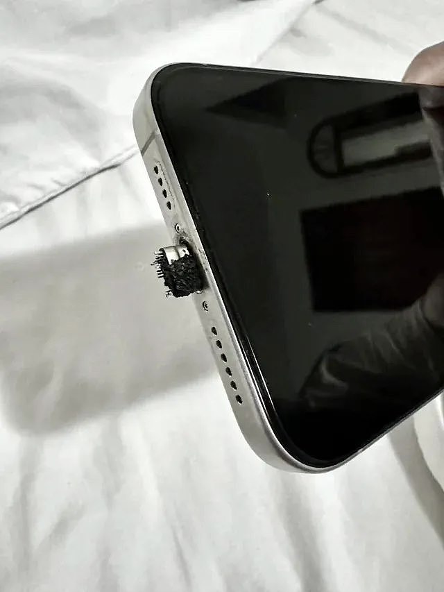 使用普通线缆的问题，苹果 iPhone 15 Pro Max 用户反馈 USB-C 端口烧熔 - 1