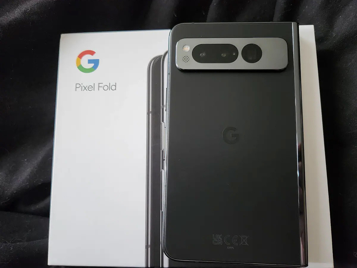 用户提前 4 天收到谷歌 Pixel Fold 手机：可 180 度展开、分屏多任务无卡顿 - 3