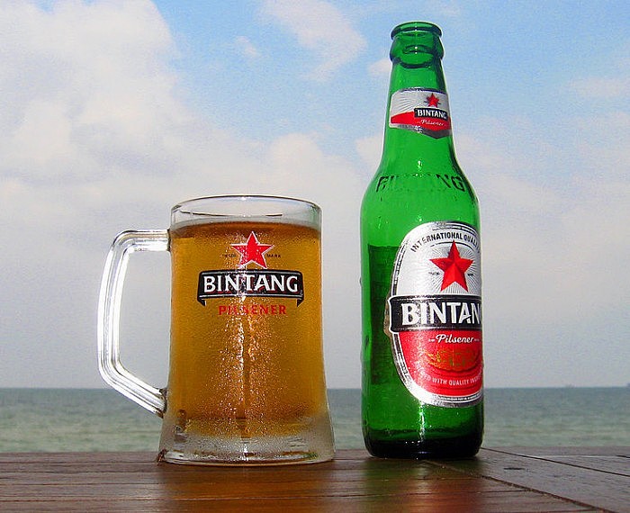 736px-Bintang_Beer_by_the_Beach.jpg