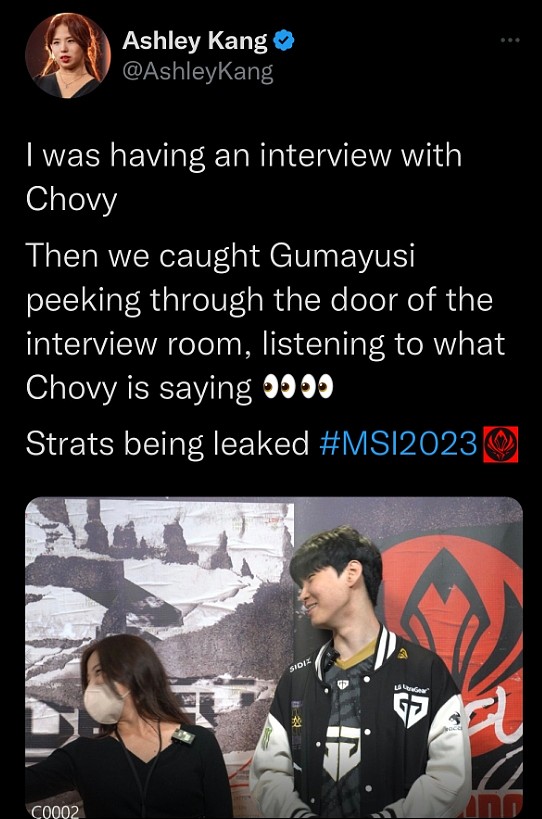 “战术”泄露？?韩媒：正采访Chovy时 Gumayusi门口边偷看偷听 - 1