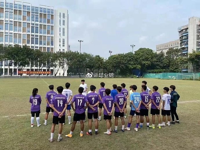 记者：郑智应聘广州体育学院足球教师，第一次试课受到好评 - 1