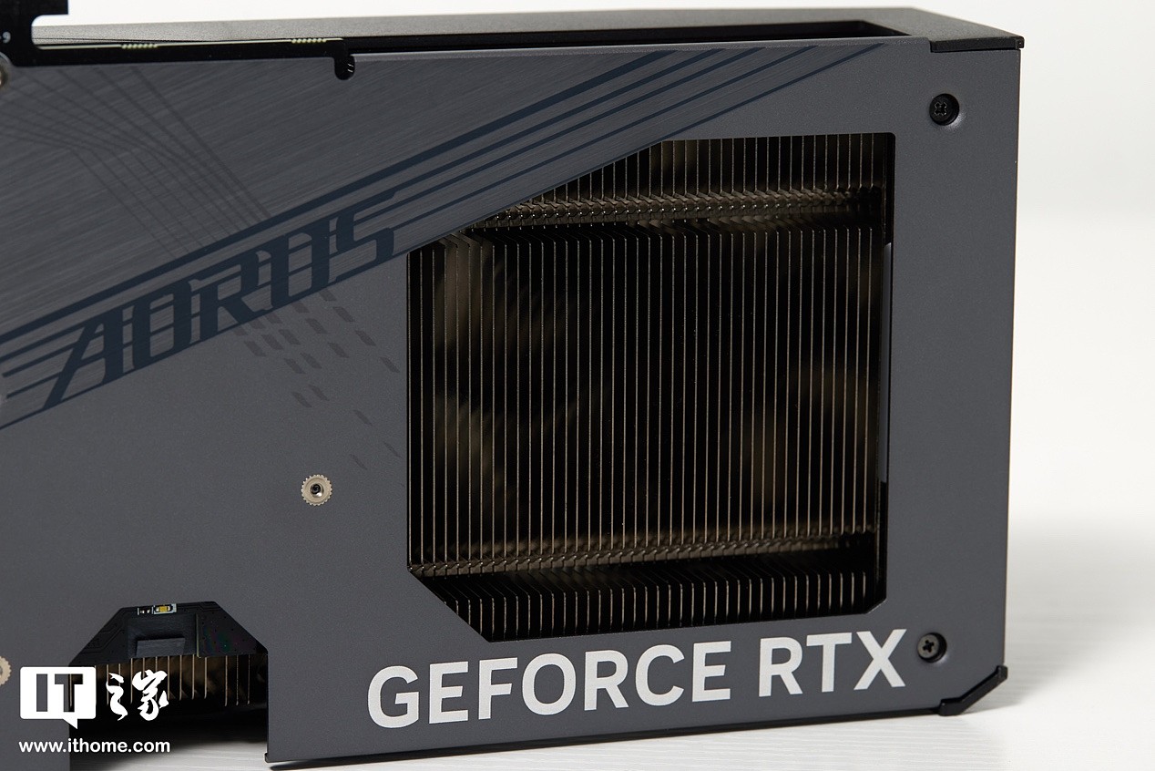 【IT之家开箱】技嘉AORUS GeForce RTX 4060 ELITE 8G显卡开箱，浓郁金属质感+工业风配色 - 4