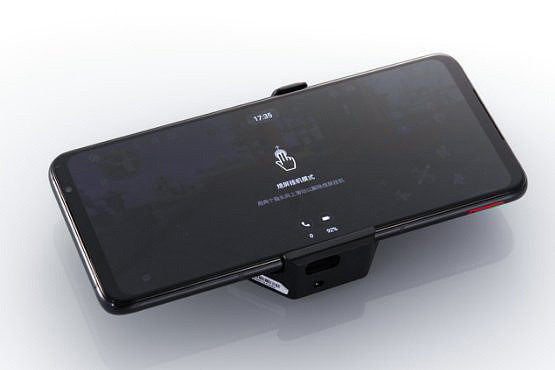【IT之家评测室】腾讯 ROG 游戏手机 5s Pro 评测：六指并用，跑满骁龙 888Plus - 25