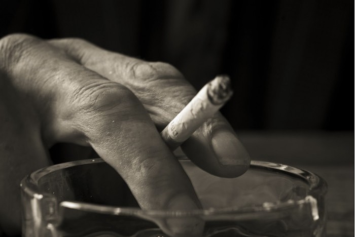 hand_smoke_cigarette_lifestyle_man_addiction_habit_tobacco-542133.jpg!d.jpg